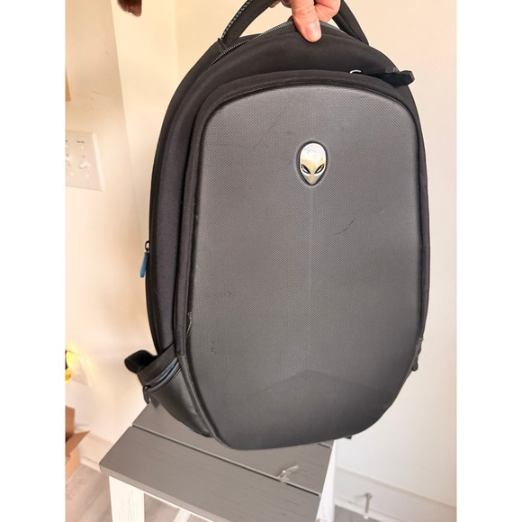 Alienware Vindicator 2.0 gaming backpack‎ blue black